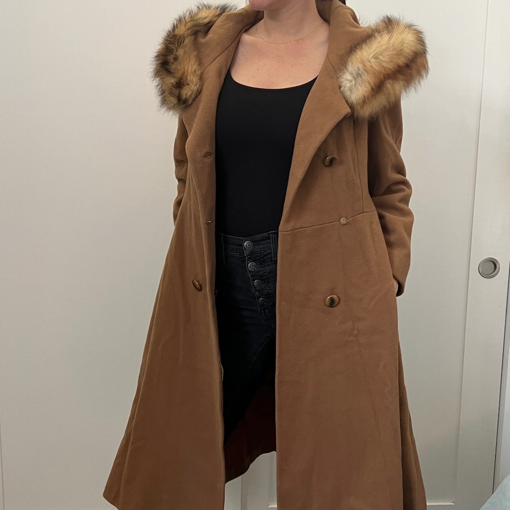 Vintage women's trenchcoat with fox fur collar and satin lining